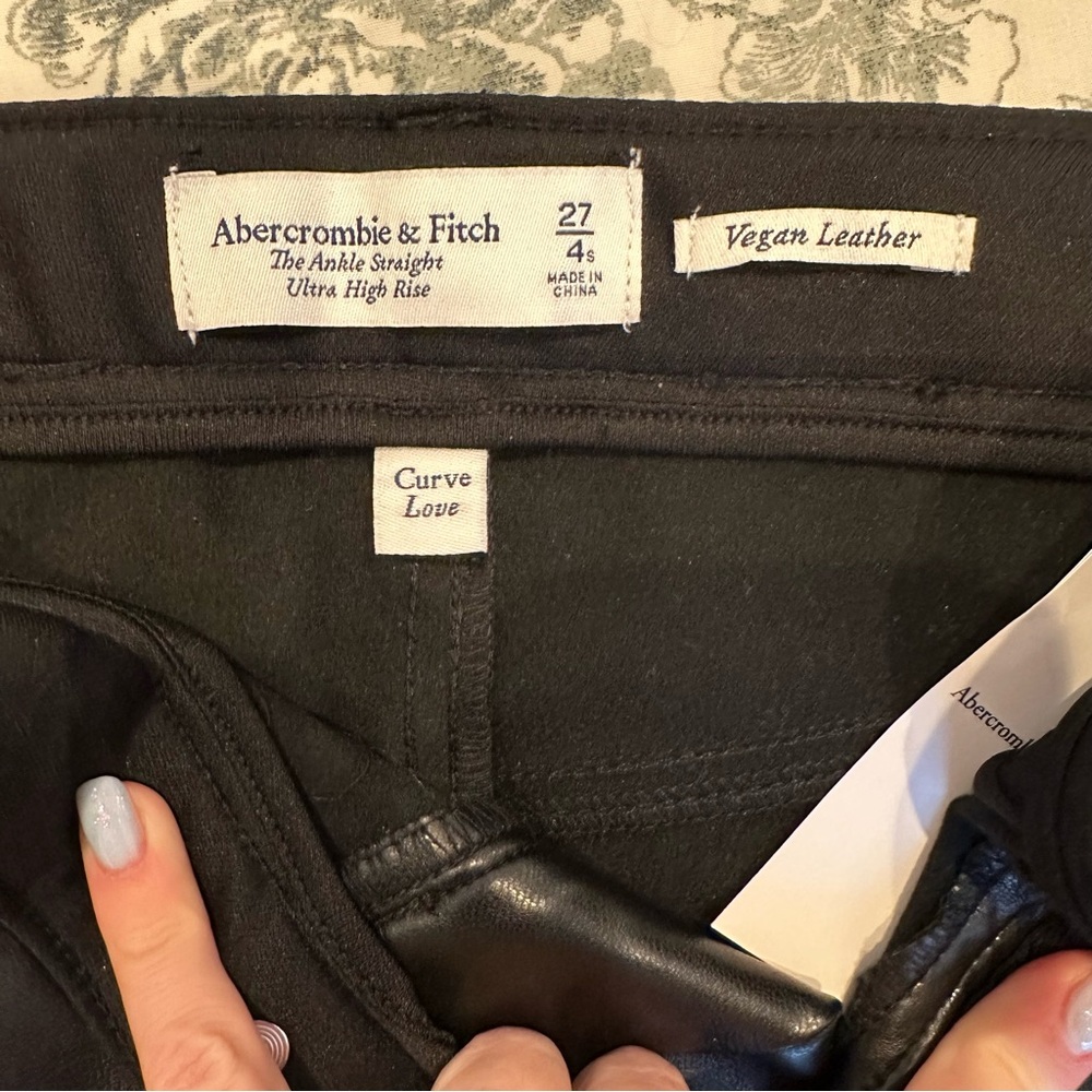 Abercrombie & Fitch Curve Love Vegan Leather Ankle Straight Pants - Picture 5 of 8